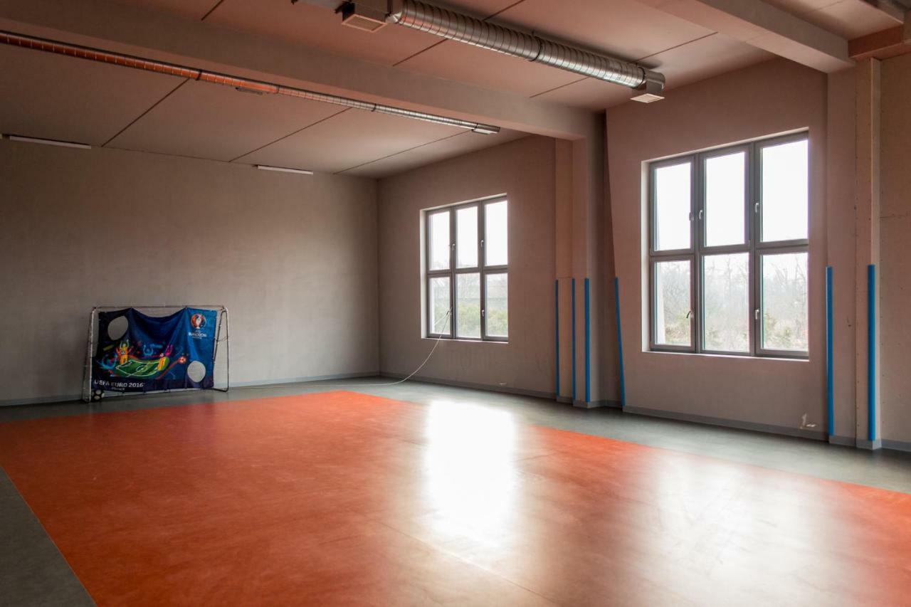 Zyczliwa Centrum Konferencyjno-Sportowe Wrocław Eksteriør bilde